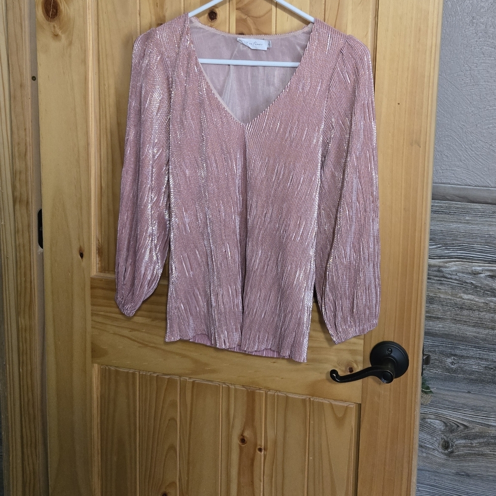 Womens All In Favor Brand Shimmery Top Size Small Lined